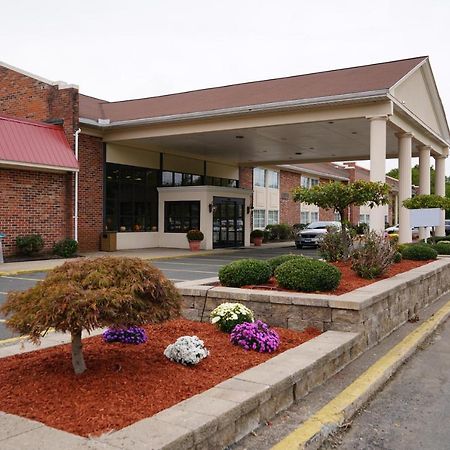 Rodeway Inn & Suites East Windsor Exterior photo