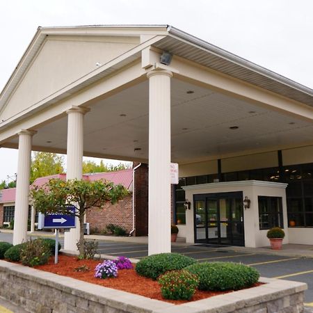 Rodeway Inn & Suites East Windsor Exterior photo