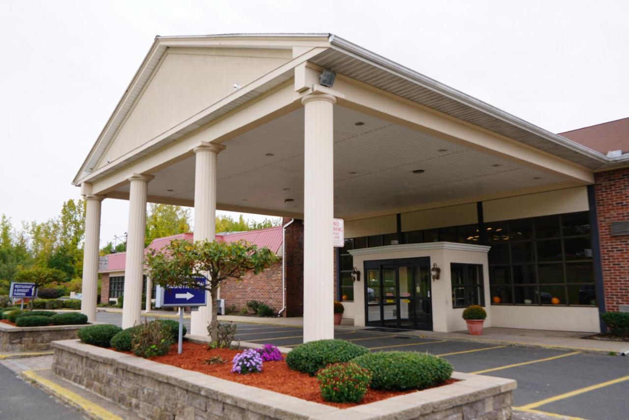 Rodeway Inn & Suites East Windsor Exterior photo