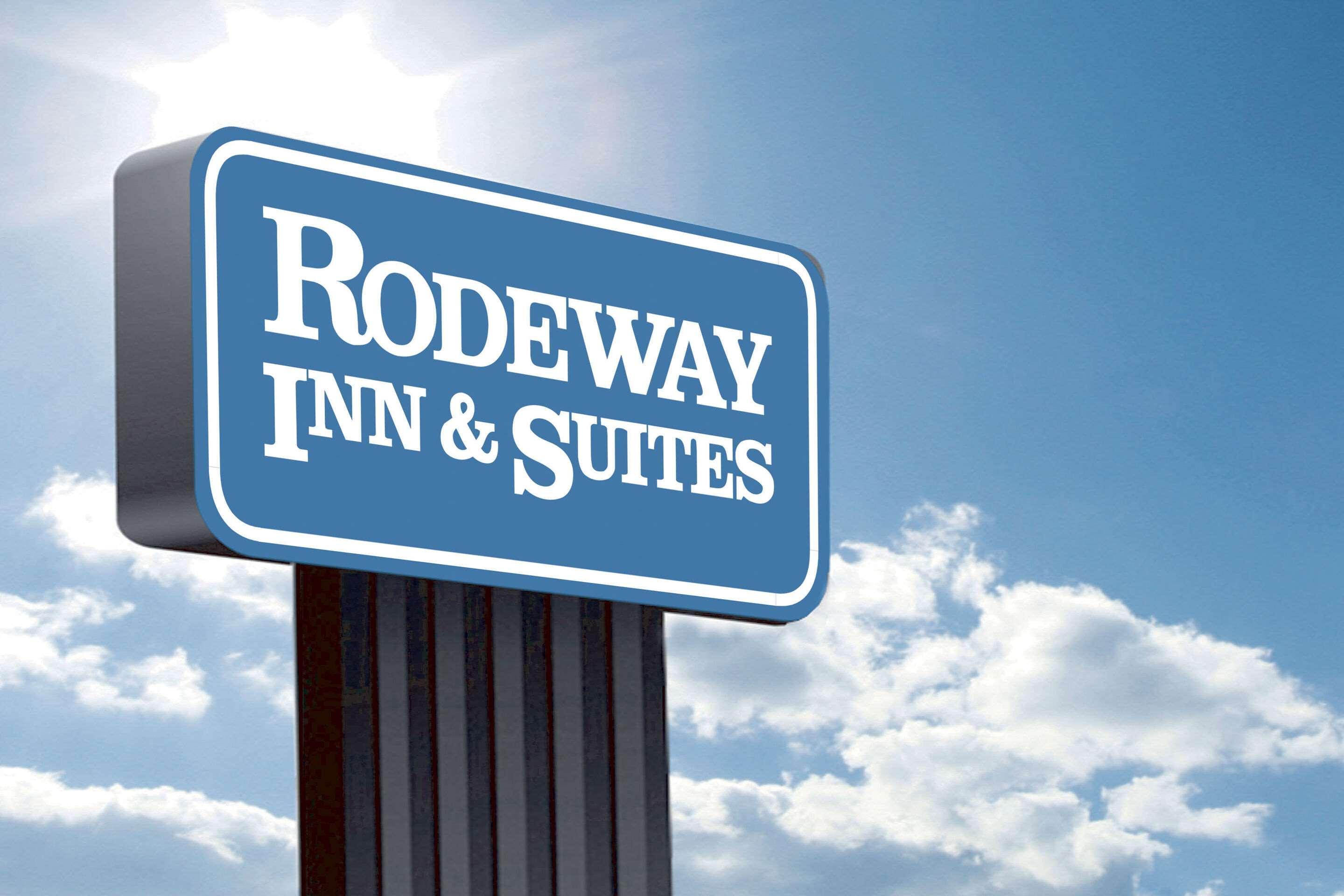 Rodeway Inn & Suites East Windsor Exterior photo