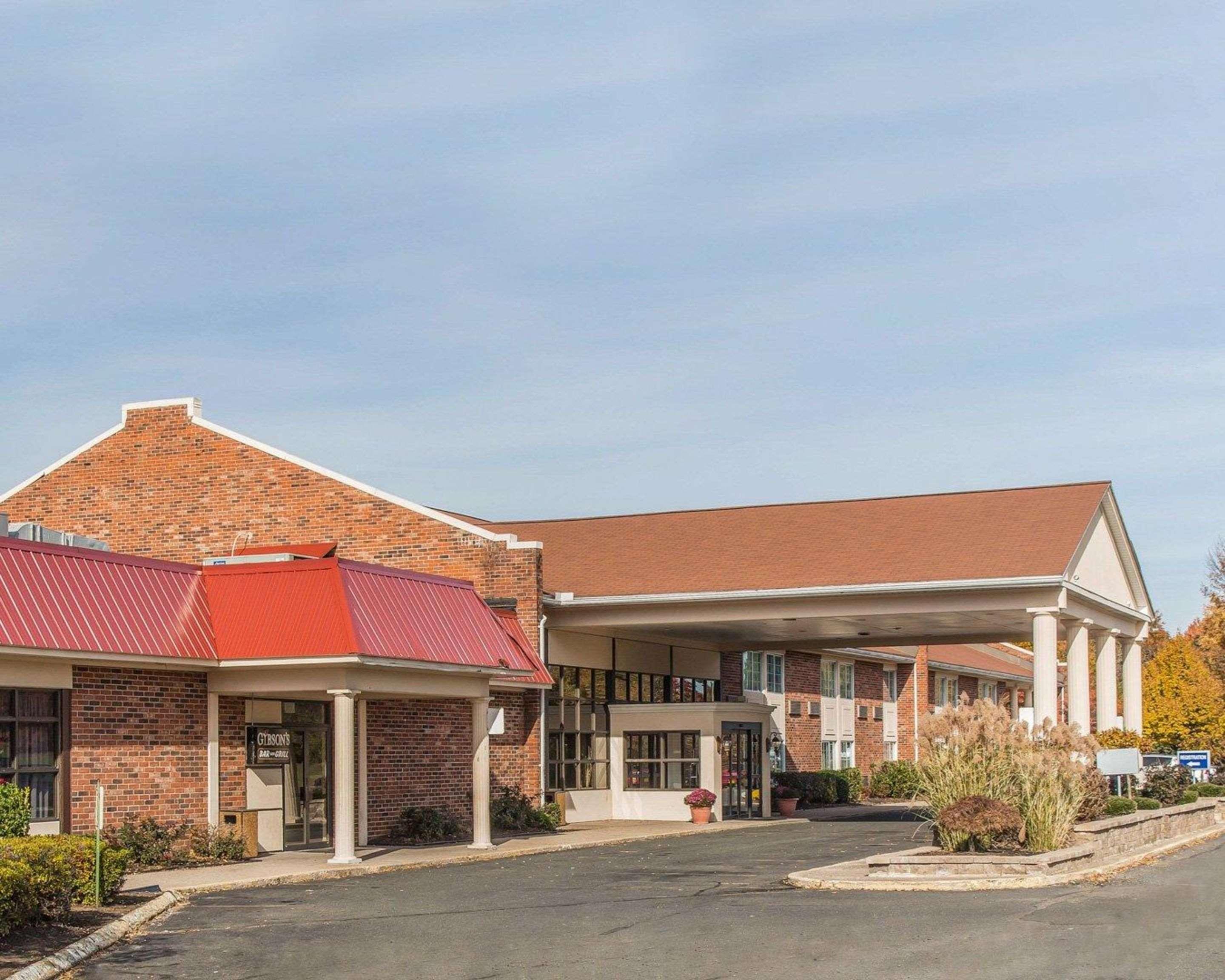 Rodeway Inn & Suites East Windsor Exterior photo