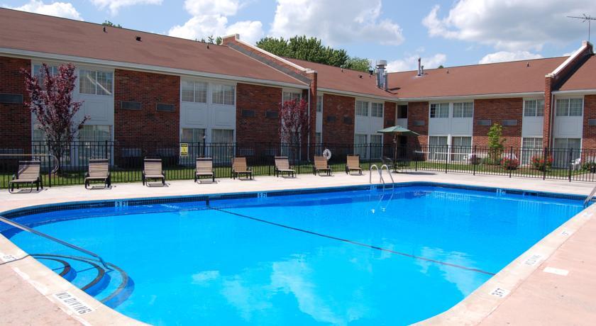 Rodeway Inn & Suites East Windsor Exterior photo